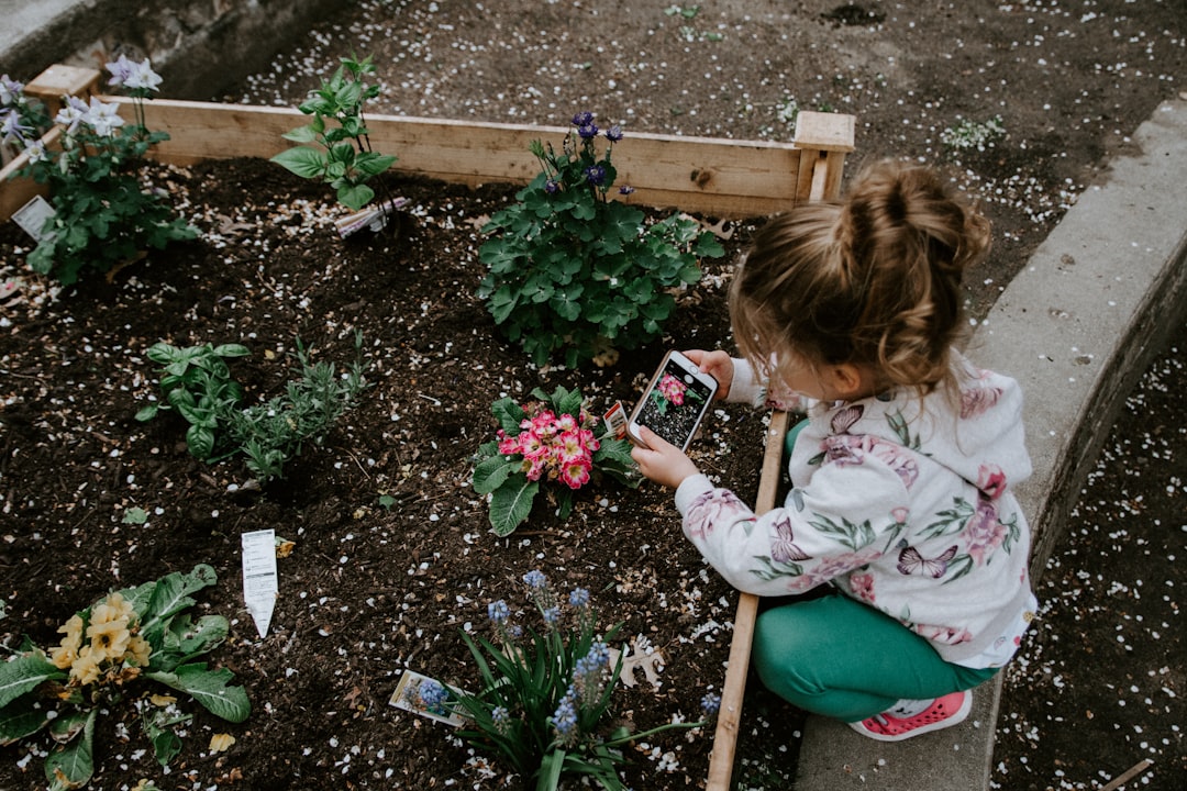 découvrez l'univers enchanteur des nains de jardin ! apportez une touche de magie et de charme à votre espace extérieur avec notre sélection variée de nains de jardin colorés et adorables. parfaits pour égayer vos jardins, balcons et patios, ces petits compagnons apporteront joie et personnalité à votre environnement.