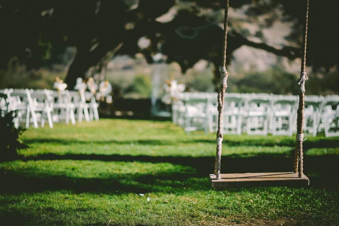 découvrez les balançoires de jardin, parfaites pour se détendre en plein air. conçues pour allier confort et style, nos balançoires apporteront une touche de charme à votre espace extérieur. profitez de moments de convivialité en famille ou entre amis tout en ajoutant une note décorative à votre jardin.