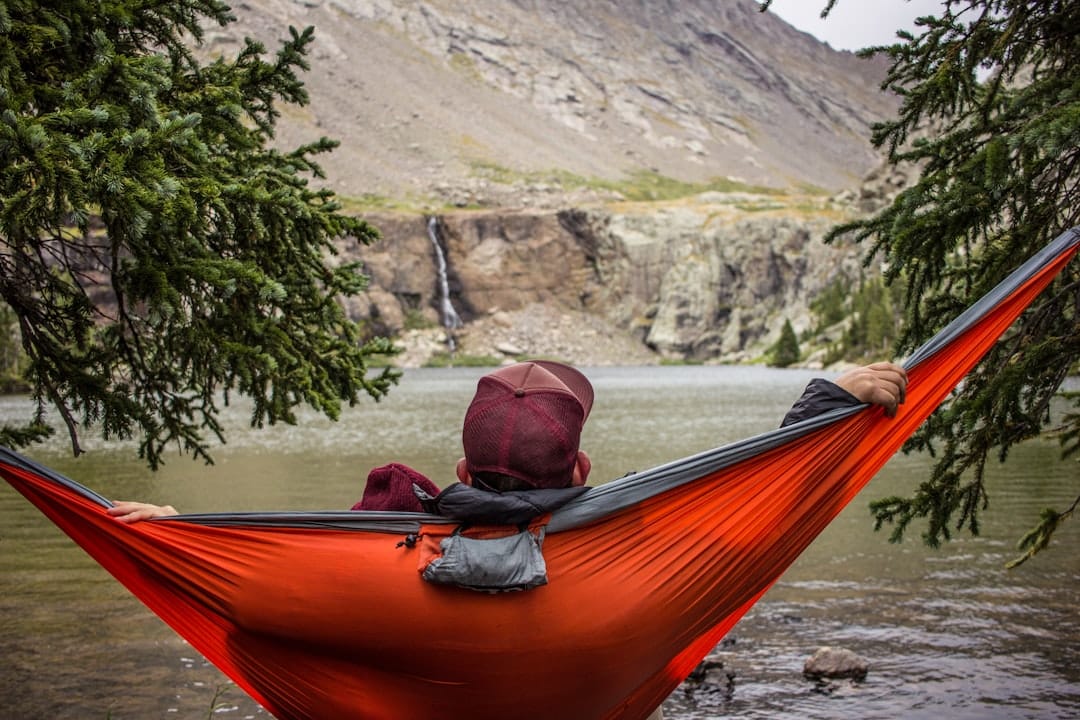 découvrez notre sélection de hamacs confortables et stylés, parfaits pour se détendre en plein air ou à la maison. profitez de moments de relaxation inoubliables avec nos hamacs de qualité!