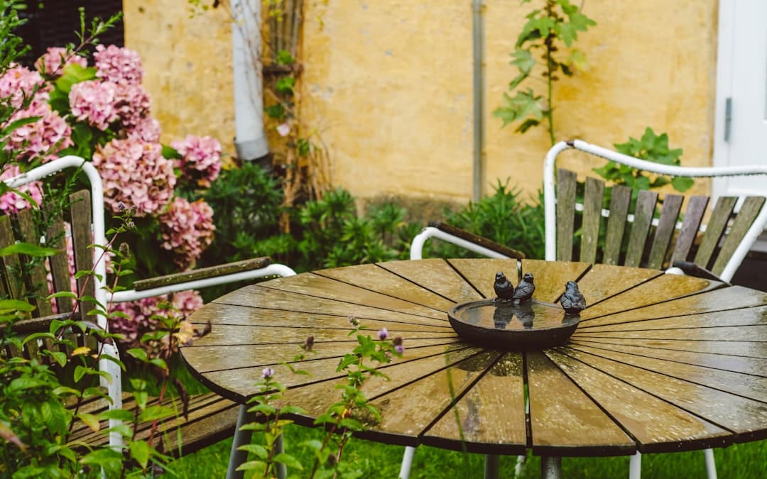 découvrez notre sélection de tables de jardin élégantes et stylées, parfaites pour embellir votre extérieur. profitez de repas en plein air et de moments conviviaux autour de nos tables robustes et design.